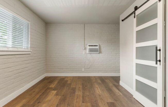 WHITE OAKS APARTMENTS