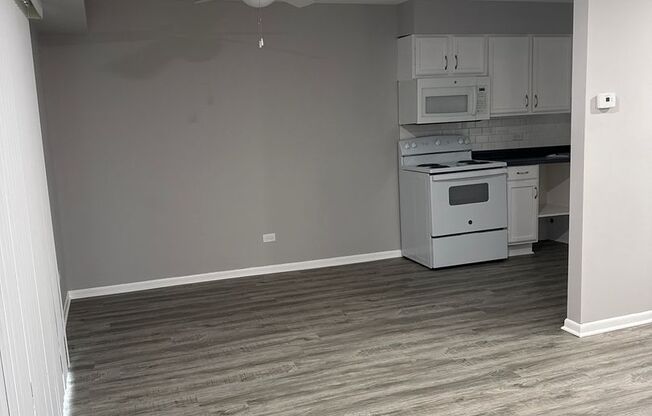 2 beds, 1 bath, $1,650, Unit 619-208