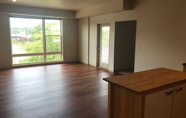 2 beds, 2 baths, 926 sqft, $1,600, Unit 210