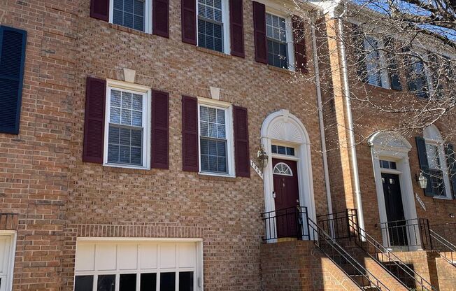 Luxurious And Spacious 3 Bed 2 Bath Brick Townhouse In Tysons Station