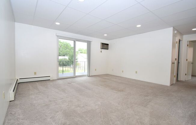 Pet Friendly! Garden Level 2 Bedroom in a Great Central Location! Close to Downtown and MSU!
