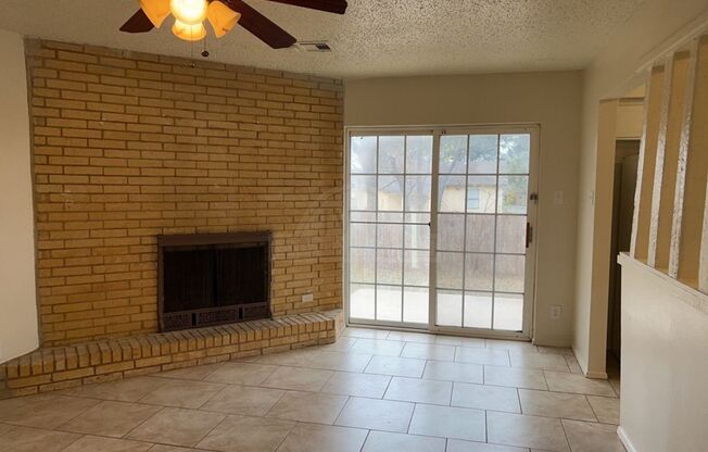 2 beds, 1.5 baths, $925, Unit 205 Mockingbird Unit B