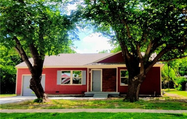 Move in Ready - 3 bedroom 2 bath 1 car garage
