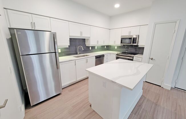 1 bed, 1 bath, 748 sqft, $2,035