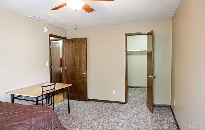 2 beds, 1 bath, 820 sqft, $970, Unit 4324 Wyndsor Terrace Building 4 #10