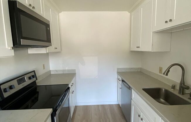 2 beds, 1 bath, $2,395, Unit F