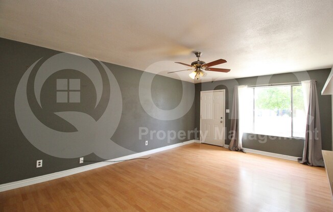 102 E ERIE DR