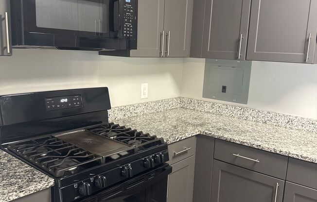 3 beds, 2 baths, 1,300 sqft, $2,440, Unit 3331 #103