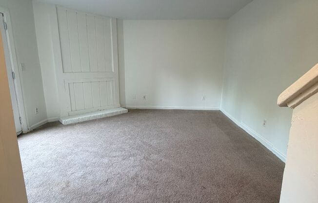 3 BR Townhouse AVAILABLE NOW!
