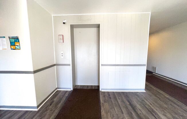 2 beds, 1 bath, 864 sqft, $875, Unit #208