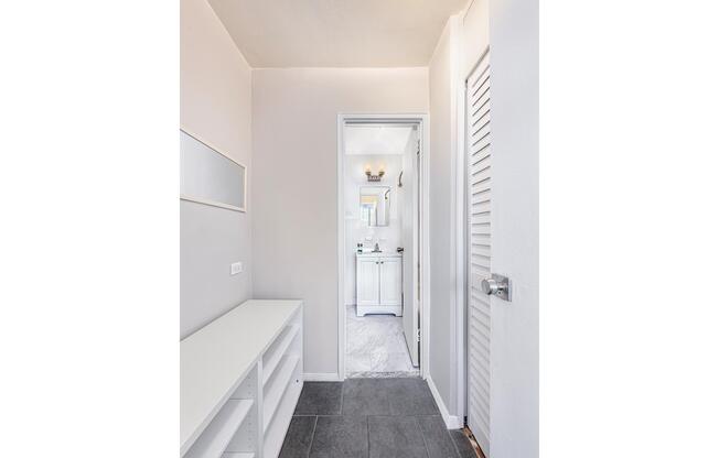 Studio, 1 bath, 550 sqft, $3,200, Unit 9M