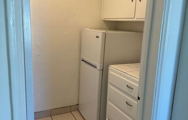 Studio, 1 bath, 298 sqft, $1,400, Unit 12