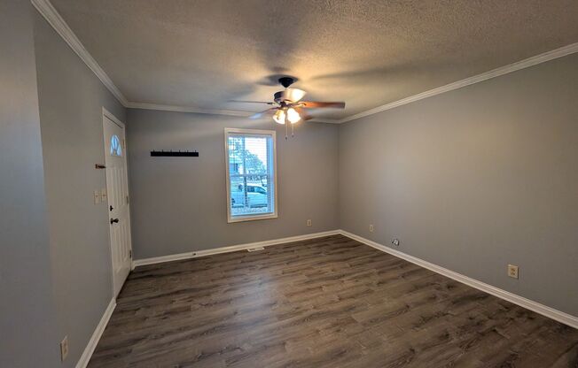 2 beds, 1 bath, $1,295