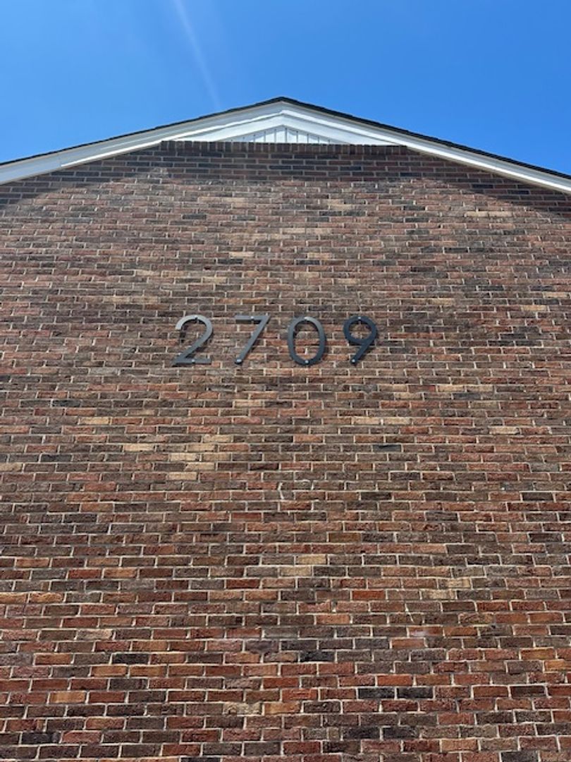 2 beds, 1 bath, 800 sqft, $1,175, Unit E1
