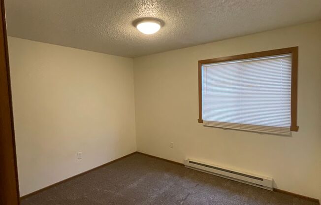 2 beds, 1 bath, 850 sqft, $850, Unit 701 - 5C