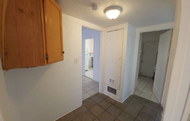 2 beds, 1 bath, $1,150