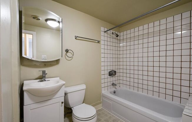 Studio, 1 bath, 383 sqft, $1,995, Unit 09