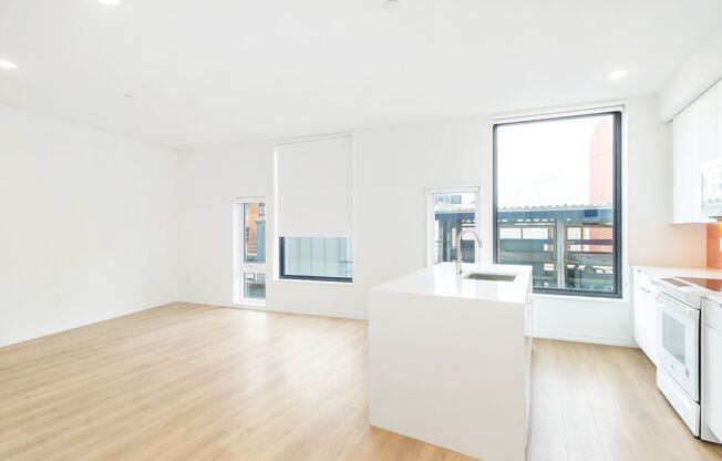 1 bed, 1 bath, 611 sqft, $1,595, Unit N-401