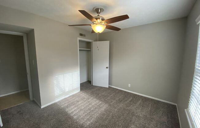 2 beds, 1 bath, 1,000 sqft, $1,355