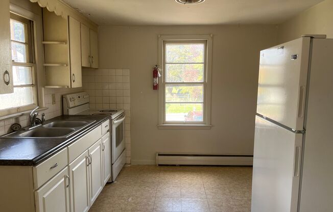 4 beds, 1 bath, $1,000