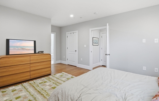 2 beds, 2 baths, 1,305 sqft, $4,800, Unit 3