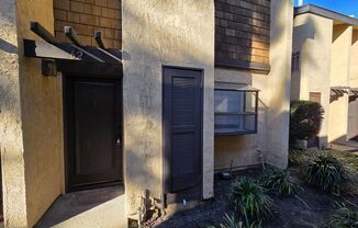 Charming 1 Bed, 1 Bath Lakewood Shores condo!