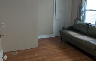 South Oakland Large and renovated 3 bedroom apartment Must SEE!