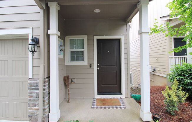 3 Bedroom Luxury Townhouse in Beautiful Happy Valley