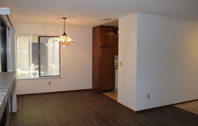 2 beds, 1 bath, $2,300