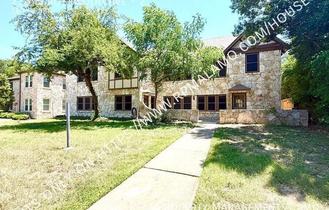 218 E ROSEWOOD AVE
