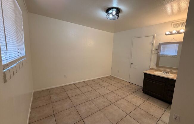 1 bed, 1 bath, 570 sqft, $899, Unit 16621-19