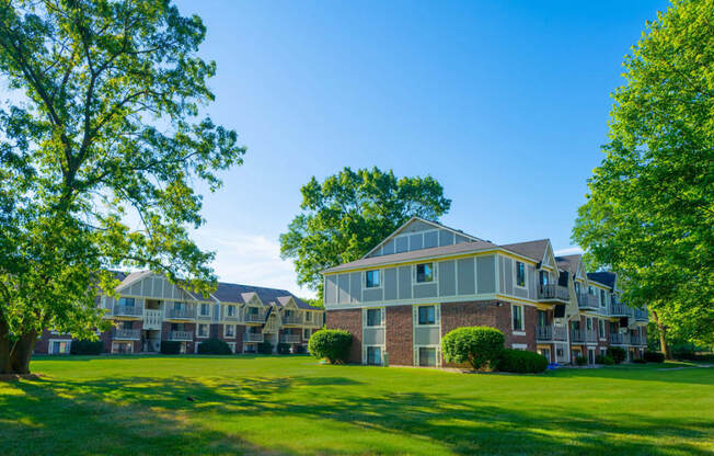 a large green lawn in front of an apartment building at Fairlane Apartments, Springfield, MI, 49037