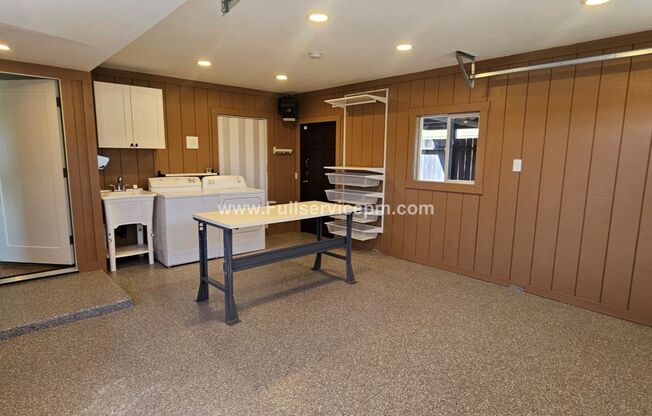 Charming and Updated Rambler 3 br. Fairwood Rambler w/large yard