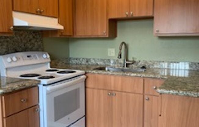 1 bed, 1 bath, 470 sqft, $1,950, Unit 041