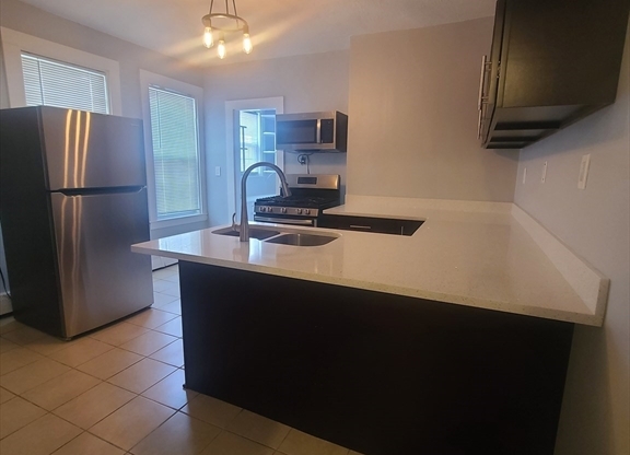 5 beds, 2 baths, 2,200 sqft, $4,800, Unit 1