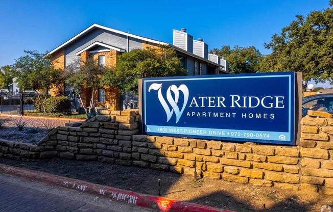 A sign for Water Ridge Apartment Homes in front of a building.