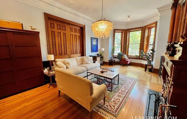 7 LOGAN CIR NW