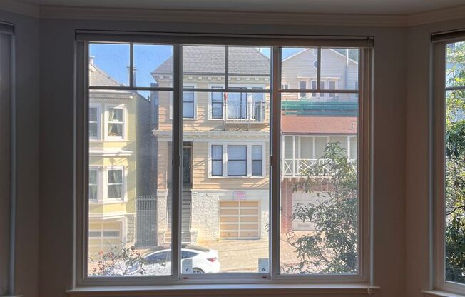 EPIC REA: Lovely 4 BR/3 BA 2 level Condo w/ Parking