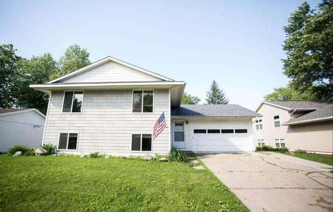 Available Now!!!  3 Bedroom 2 Bath house on the east side of Iowa City