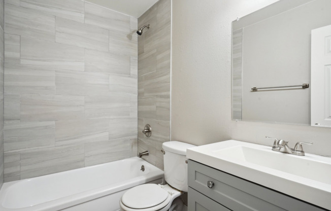 1 Bedroom - Remodeled Full Bathroom