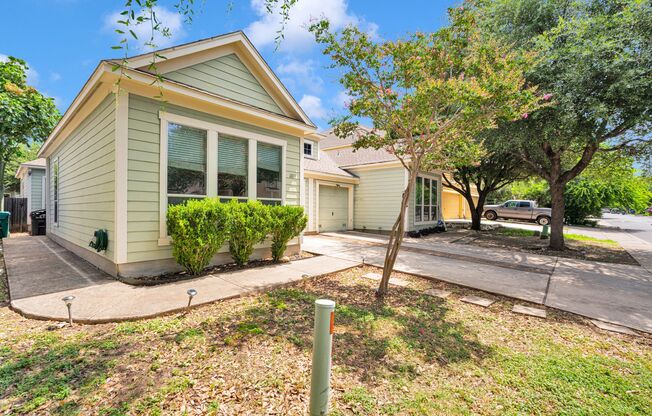 Beautiful 3 bedroom townhome available for rent for ASAP move in!!!! Medical Center Area!!!