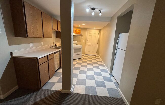 1 bed, 1 bath, 600 sqft, $1,595, Unit F