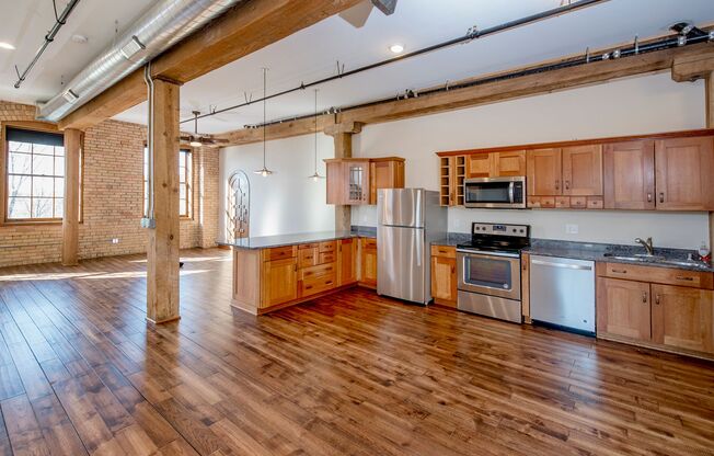 Studio, 1 bath, 773 sqft, $1,595, Unit 211