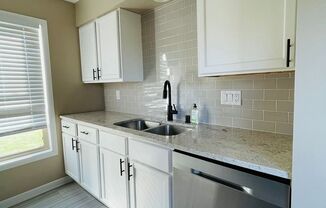 2 beds, 2 baths, $1,595, Unit APARTMENT B