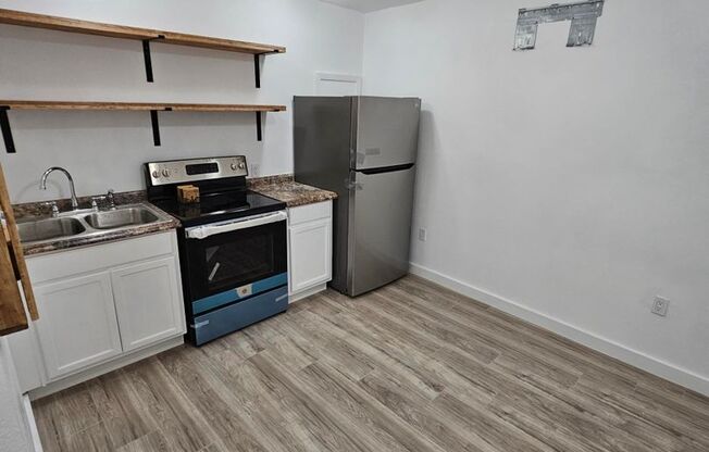 Studio, 1 bath, 256 sqft, $1,000, Unit 114