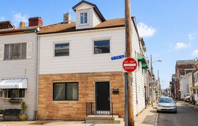 ***South Side Duplex Apartment For Rent * Pet Friendly * Walk to E. Carson St. * Available Now * Renovated ***