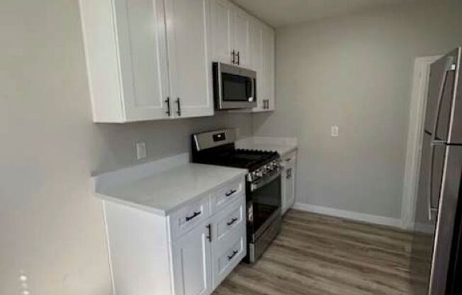 2 beds, 1 bath, $2,495, Unit 4067-1/2