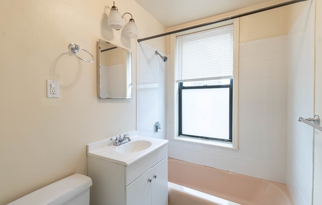1 bed, 1 bath, 525 sqft, $2,400, Unit 34