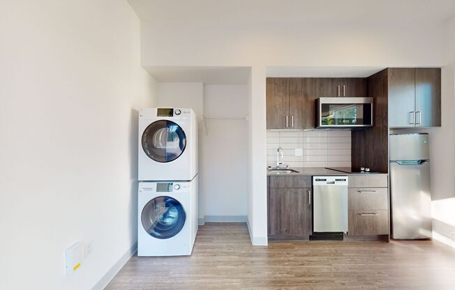 Studio, 1 bath, 355 sqft, $1,550, Unit 421