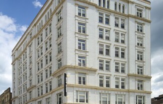 1 bed, 1 bath, 990 sqft, $2,000, Unit 511